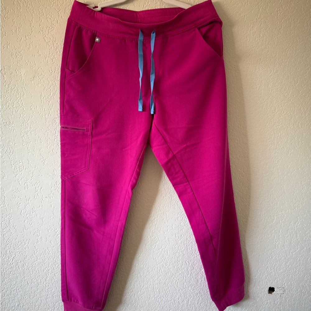 Figs Women's Raspberry Jogger Pants with Top